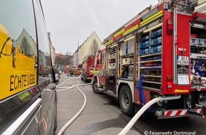 Feuerwehr Dortmund: FW-DO: Wohnungsbrand mit Menschenrettung in der Dortmunder Nordstadt