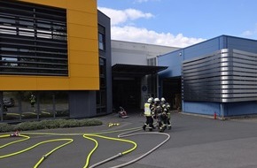 Feuerwehr der Stadt Arnsberg: FW-AR: Brand in Gewerbebetrieb in Arnsberg-Herdringen - Feuerwehr verhindert Ausbreitung