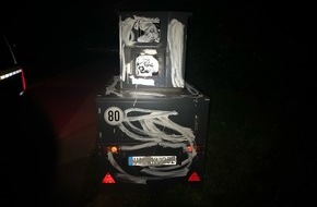 Kreispolizeibeh&ouml;rde Viersen: POL-VIE: Willich-Neersen: Anh&auml;nger f&uuml;r Geschwindigkeitsmessungen beschmiert und besch&auml;digt