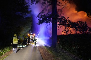 FW Flotwedel: Ferienhaus in Vollbrand - Nächtlicher Einsatz für die Feuerwehren der Samtgemeinde Flotwedel