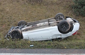 Polizeidirektion Kaiserslautern: POL-PDKL: A63/Sembach, Zu schnell auf nasser Fahrbahn, Pkw überschlägt sich