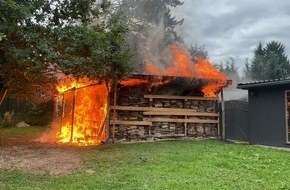 Feuerwehr Dortmund: FW-DO: Unterstand mit Brennholz in Flammen
