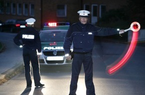 Polizei Mettmann: POL-ME: Im Grünstreifen gelandet - Ratingen - 2408067