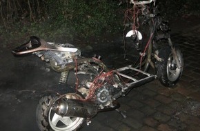 Polizeipräsidium Westpfalz: POL-PPWP: Motorroller in Brand gesetzt