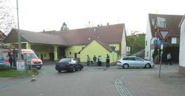 Polizeipräsidium Westpfalz: POL-PPWP: Vorfahrtunfall: Eine Person leicht verletzt