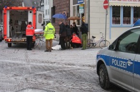 Polizeiinspektion Hameln-Pyrmont/Holzminden: POL-HOL: Witterungsbedingt viel Arbeit für die Polizei im Landkreis: Wochenende durch zahlreiche Verkehrsunfälle geprägt - 18 Unfälle gesamt / Zwei schwer- und eine leicht verletzte Person -