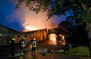 Kreisfeuerwehrverband Rendsburg-Eckernförde: FW-RD: Stall in Flammen - 20 Kälber sterben