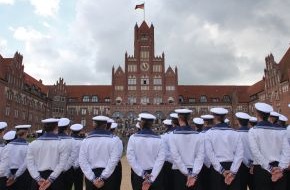 Presse- und Informationszentrum Marine: Vereidigung an der Marineschule Mürwik (BILD)
