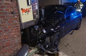 Polizei Aachen: POL-AC: Unfall mit Folgen - Auto prallt gegen Hotel, Fahrer begeht anschließend Straftaten
