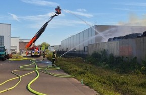 Feuerwehr M&uuml;lheim an der Ruhr: FW-MH: Schlussmeldung zum Gro&szlig;brand an der Ruhrorter Stra&szlig;e - Einsatz nach 24 Stunden beendet