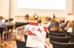 Universit&auml;t Osnabr&uuml;ck: Wer zahlt wie viel? Sch&uuml;lerinnen und Sch&uuml;ler diskutieren an der Uni Osnabr&uuml;ck &uuml;ber Steuergerechtigkeit