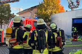 Feuerwehr und Rettungsdienst Bonn: FW-BN: Feuer in einer Lagerhalle in Dransdorf