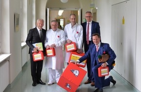 Deutsche Bahn AG: Deutsches Herzzentrum Berlin erhält Vorlese- und Erzählkoffer aus limitierter Sonderedition: Übergabe mit Dr. Rüdiger Grube und Dr. Eckart von Hirschhausen (FOTO)