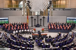 ZDF: ZDF überträgt live "Gedenkstunde zum Volkstrauertag" aus dem Bundestag (FOTO)