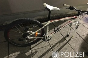 Polizeipräsidium Westpfalz: POL-PPWP: Fahrradfahrer zieht Aufmerksamkeit auf sich