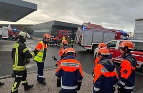 Freiwillige Feuerwehr Schalksmühle: FW Schalksmühle: Löschgruppen Schalksmühle und Dahlerbrück üben für den Ernstfall