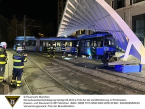 FW-M: Straßenbahn entgleist in Haltestelle (Schwabing)