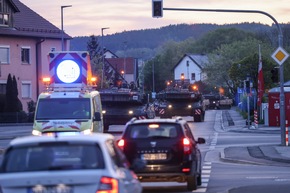 Quadriga 2024: Leoparden auf der Autobahn / Panzer aus Pfreimd auf dem Weg nach Litauen