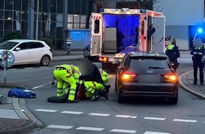 Polizei Duisburg: POL-DU: Altstadt: Auto und E-Scooter kollidieren miteinander - Mann leicht verletzt