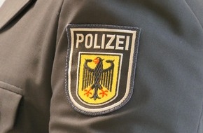 Bundespolizeidirektion München: Bundespolizeidirektion München: Bundespolizei Waidhaus lobt ehrlichen Finder - Geldbeutel mit fast 3.000 Euro kehrt zurück
