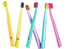 CURAPROX: Oltre 7000 setole: Curaprox lancia uno spazzolino da denti molto soffice per bambini
