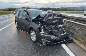 Polizeidirektion Landau: POL-PDLD: Auffahrunfall mit Totalschaden