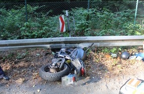 Polizei Rheinisch-Bergischer Kreis: POL-RBK: Overath - Motorradfahrer kommt von der Fahrbahn ab und verletzt sich schwer
