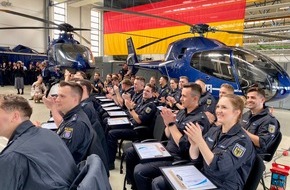 Bundespolizeipräsidium (Potsdam): BPOLP Potsdam: "Geschafft" Lizenzübergabe an die Absolventen des 42. Ausbildungslehrgangs für Pilotinnen und Piloten