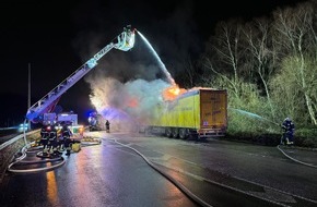 Feuerwehr Dortmund: FW-DO: LKW mit Elektroschrott brennt in Eichlinghofen