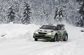 Skoda Auto Deutschland GmbH: Eiskalt: SKODA Piloten Wiegand/Christian halten in Schweden ihre Verfolger auf Distanz (BILD)