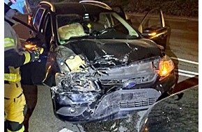 Polizei Mettmann: POL-ME: Abbiegeunfall - vier Insassen leicht verletzt - 2609112