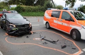 Polizei Rheinisch-Bergischer Kreis: POL-RBK: Bergisch Gladbach - Ein Schwerverletzter bei Verkehrsunfall in Moitzfeld