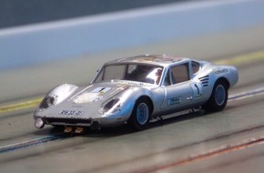 REKORD-INSTITUT für DEUTSCHLAND: Weit, weiter, Weltrekord! Extralanges Slotcar-Rennen holt Rekorddistanz – 4.787,23 Kilometer in 60 Stunden