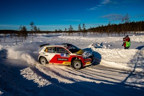 Arctic Rallye Finnland: Von SKODA Motorsport unterstützter Andreas Mikkelsen baut Führung in der WRC2-Gesamtwertung aus