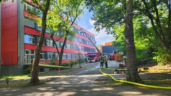 Feuerwehr Witten: FW Witten: Brand an der Berufsschule