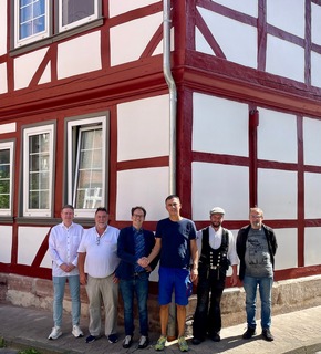 Tatkräftig saniert am „Hören"