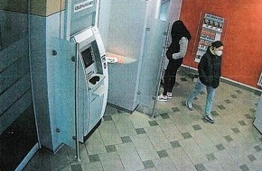 Landespolizeiinspektion Nordhausen: LPI-NDH: Geldbörse mit Geldkarten gestohlen - Wer erkennt die Frauen