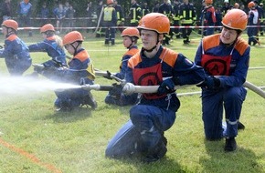 Kreisfeuerwehrverband Rendsburg-Eckernförde: FW-RD: Amtsfeuerwehrtag in Ehndorf - Sonne und gelungene Wettkämpfe