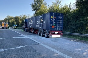 Feuerwehr und Rettungsdienst Bonn: FW-BN: Heiß gelaufene Bremse an mit Gefahrgut beladenem LKW löst Feuerwehreinsatz aus