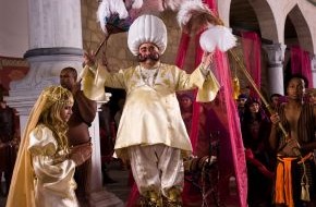 ProSieben: TV-Premiere: Dirk Bach als Sultan (BILD)