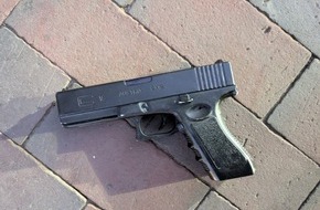 Polizeipr&auml;sidium Rostock: POL-HRO: Jugendliche in Wismar mit t&auml;uschend echter Pistole unterwegs