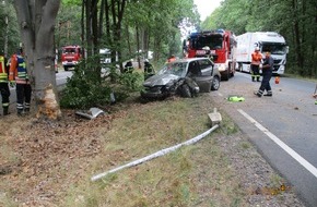 Polizeiinspektion Lüneburg/Lüchow-Dannenberg/Uelzen: POL-LG: ++ Kontrolle verloren - gegen Baum geprallt - schwer verletzt ++