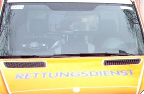 Polizei Mettmann: POL-ME: Pedelecfahrer bei ungewöhnlichem Verkehrsunfall schwer verletzt -Ratingen- 2011037
