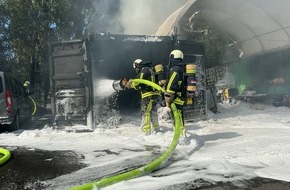 Feuerwehr Bochum: FW-BO: Brand von zwei &Uuml;berseecontainern in Bochum-Wattenscheid - Starke Rauchentwicklung im Bereich der Lohrheidestra&szlig;e