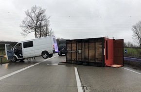 Polizei Bielefeld: POL-BI: Mobile Pommesbude blockiert A44