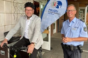 Kreispolizeibehörde Wesel: POL-WES: Kreis Wesel - Landrat Ingo Brohl besucht Pedelec-Training der Polizei