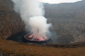 ZDF: "Feuer aus der Tiefe: Im Griff der Höllenmaschine"/ ZDF-Magazin "Abenteuer Forschung" reist in das Innere der Erde (BILD)