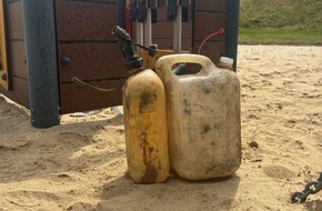 Polizei Bremerhaven: POL-Bremerhaven: Alt&ouml;l auf Spielplatz entsorgt - Polizei sucht Zeugen
