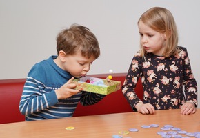 Drei nominierte Piatnik Spiele für den "Deutschen Spielzeugpreis" 2023: April, April - Art Gallery - Ross, the Boss