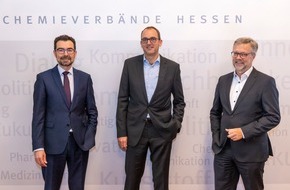 Arbeitgeberverband HessenChemie: Chemisch-pharmazeutische Industrie in Hessen mitten im Strukturwandel / Steigende Energiekosten und Lieferengpässe verlangsamen Rückkehr auf Vorkrisenniveau